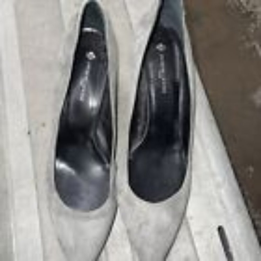 Jacques Levine Grey Suede Size 9